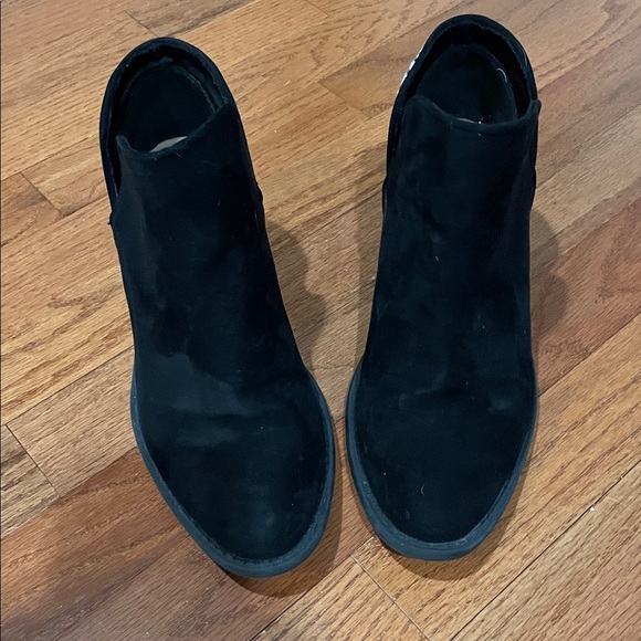 Qupid size 7 Black Patterned Women's Ankle Boots with red/white patterned heel - Picture 4 of 5